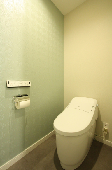 【トイレのアレンジ特集②】壁紙やタイルでおしゃれに。