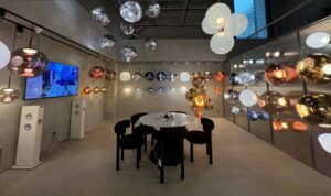 青山のカフェ&ショールーム